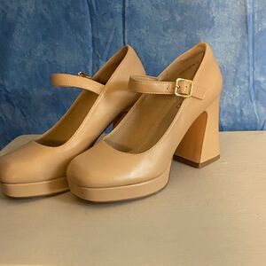 Elegant Tan Mary Jane Heels sz 7.5, 8B-1315S001